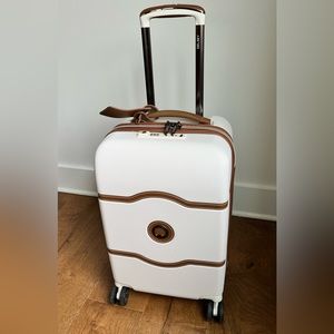 Delsey Paris Chatelet 19” International Carry-On Spinner Luggage- Angora White